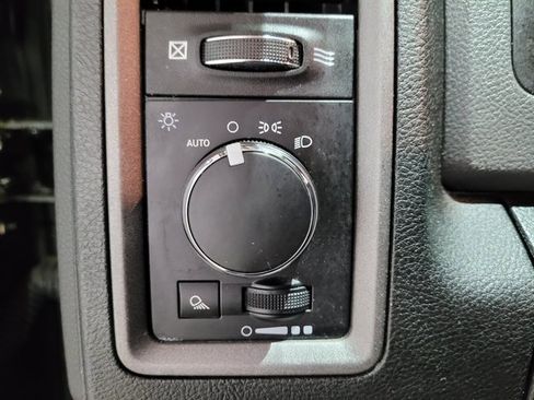 Used 2018 RAM 1500 ST w/ SXT Appearance Group image 40