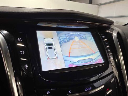 Used 2016 Cadillac Escalade Luxury image 18