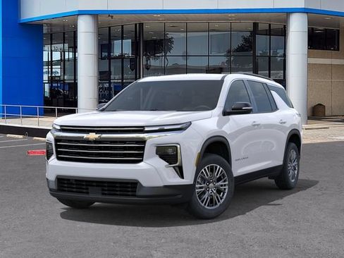 New 2027 Chevrolet Traverse LT w/ Driver Confidence Package FWD image 6
