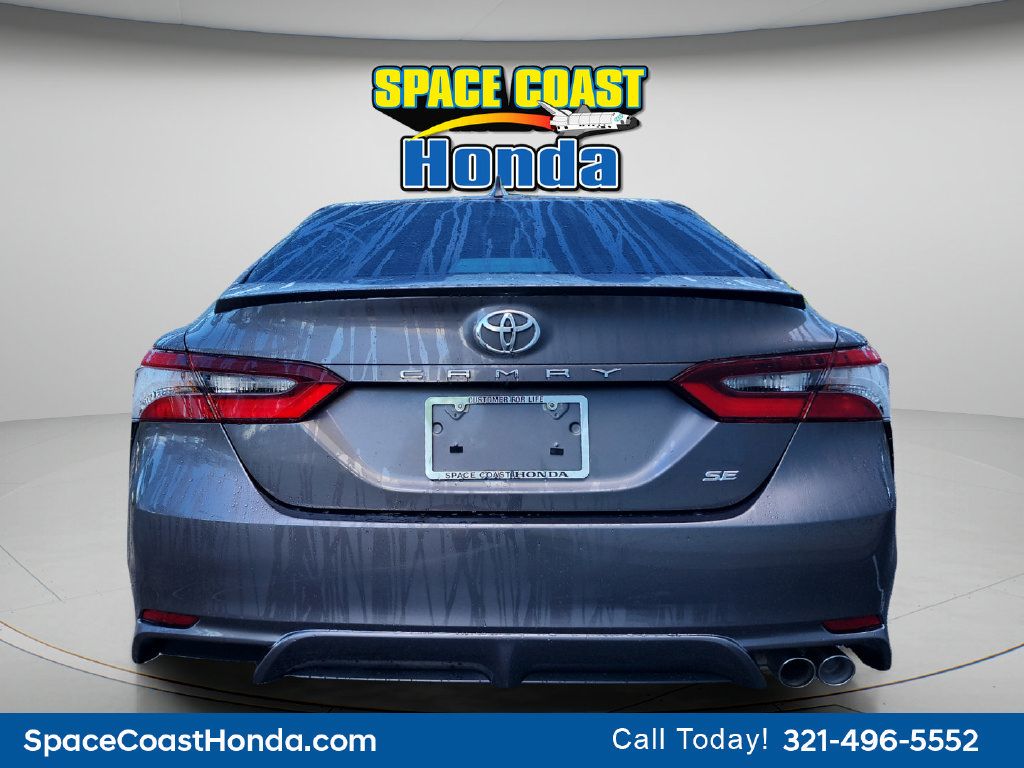 Used 2024 Toyota Camry SE w/ Convenience Package FWD image 4