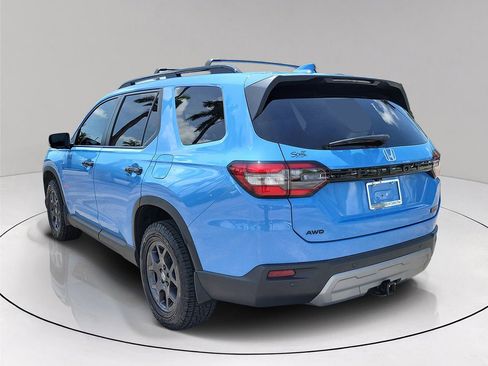 Used 2024 Honda Pilot TrailSport image 4