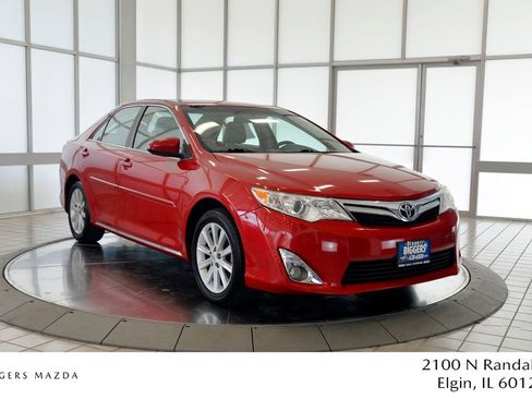 Used 2014 Toyota Camry XLE FWD image 1
