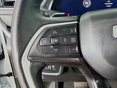 Used 2022 Jeep Grand Cherokee Laredo w/ Luxury Tech Group I image 14