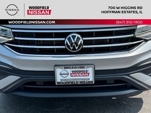 Used 2023 Volkswagen Tiguan SE w/ Panoramic Sunroof Package FWD image 9