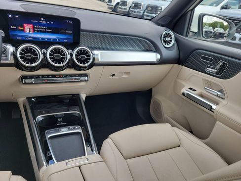 Used 2025 Mercedes-Benz GLB 250 image 16