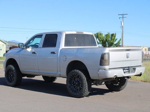Used 2017 RAM 1500 Express AWD/4WD image 3