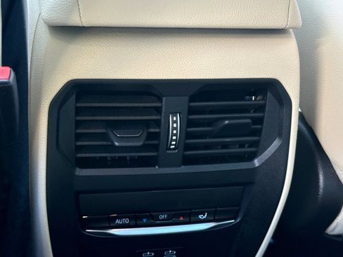 Used 2025 BMW 330i Sedan w/ Premium Package image 16