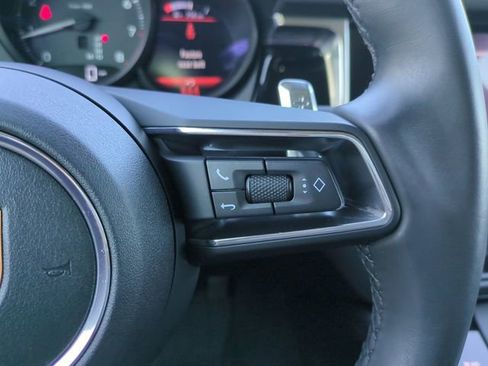 Used 2025 Porsche Macan image 31
