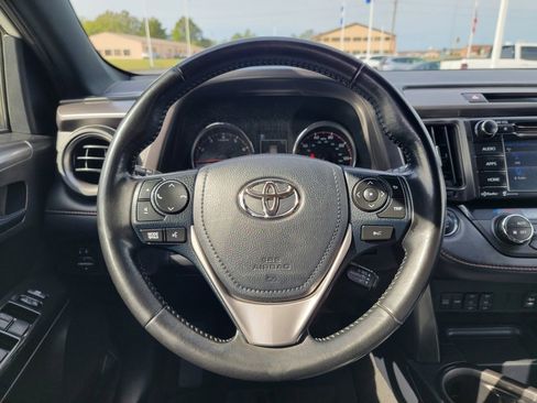 Used 2018 Toyota RAV4 SE w/ Power Extra Value Package image 30