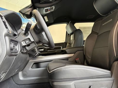 New 2026 RAM 2500 Laramie AWD/4WD image 13