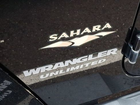 Used 2012 Jeep Wrangler Unlimited Sahara w/ Dual Top Group AWD/4WD image 11