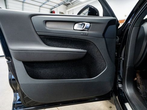 Used 2021 Volvo XC40 P8 Recharge w/ Advanced Package image 30