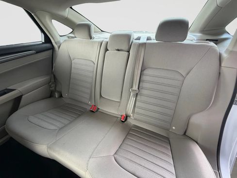 Used 2019 Ford Fusion SE FWD image 15