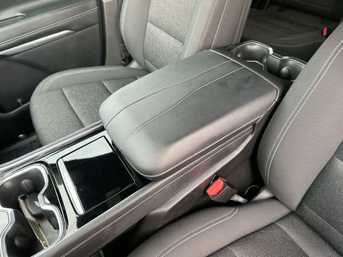 Used 2024 Chevrolet Traverse LT image 21