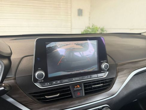 Used 2025 Nissan Altima 2.5 SV image 24