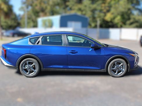 New 2025 Kia K4 LXS image 5