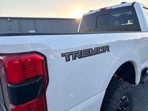 Used 2026 Ford F350 Platinum w/ Tremor Off-Road Package AWD/4WD image 7