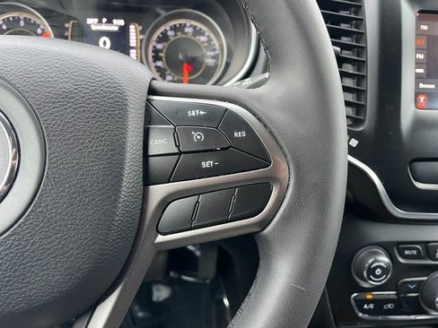 Used 2020 Jeep Cherokee Latitude Plus image 20