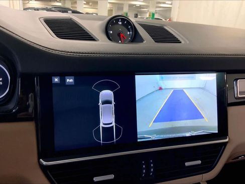 Used 2020 Porsche Cayenne Turbo image 26