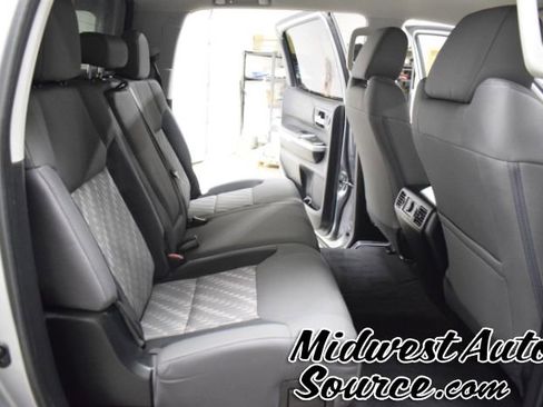 Used 2020 Toyota Tundra SR5 w/ SR5 Convenience Package AWD/4WD image 34