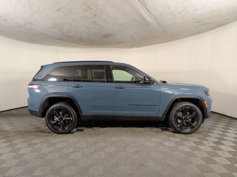 New 2026 Jeep Grand Cherokee Limited w/ Limited Altitude Package AWD/4WD image 6