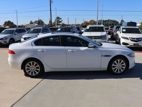 Used 2019 Jaguar XE Premium image 6