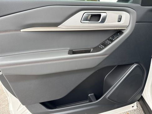 New 2026 Ford Explorer Active image 18