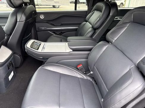 New 2026 Lincoln Navigator Reserve w/ Jet Appearance Package AWD/4WD image 18
