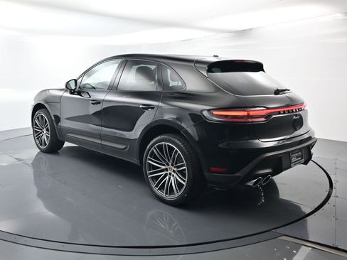 Certified 2025 Porsche Macan image 3