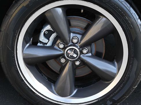 Used 2008 Ford Mustang GT Premium image 11