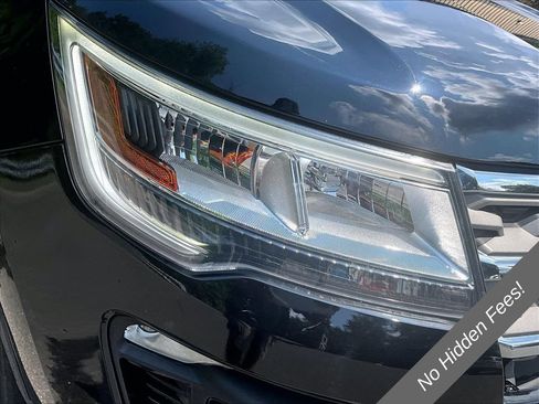 Used 2018 Ford Explorer XLT w/ Equipment Group 202A AWD/4WD image 28
