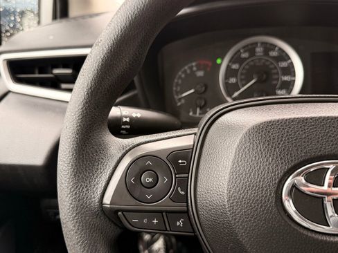 Used 2020 Toyota Corolla LE image 25