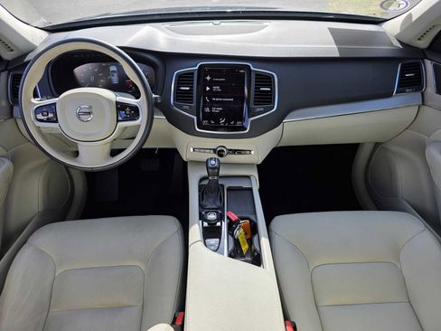 Used 2022 Volvo XC90 T5 Momentum image 7