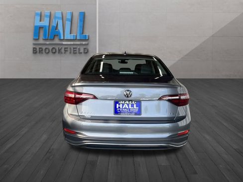 Certified 2022 Volkswagen Jetta SE image 5