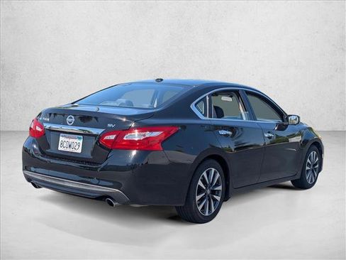 Used 2017 Nissan Altima 2.5 SV FWD image 5