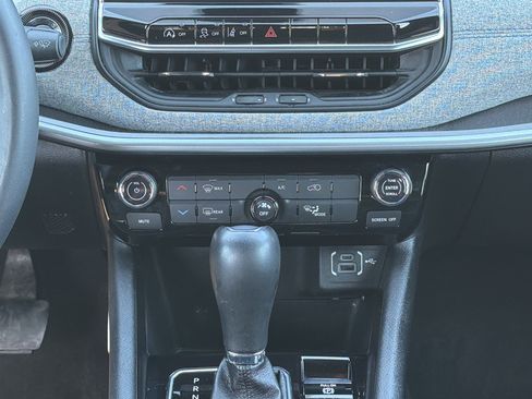 Used 2024 Jeep Compass Latitude AWD/4WD image 14