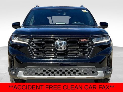 Used 2025 Honda Pilot TrailSport image 3
