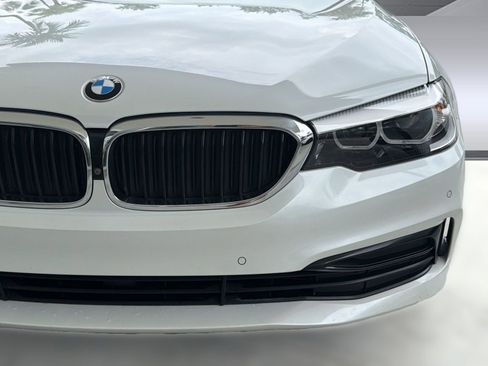 Used 2020 BMW 530i w/ Premium Package RWD image 11