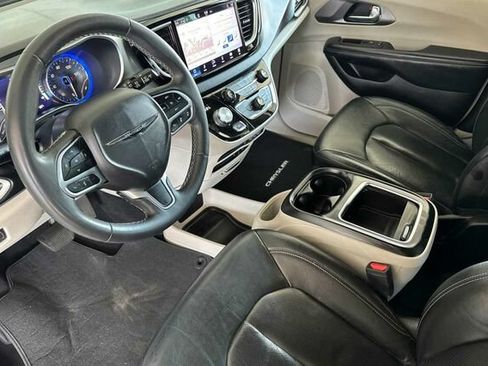 Used 2022 Chrysler Pacifica Touring-L FWD image 7
