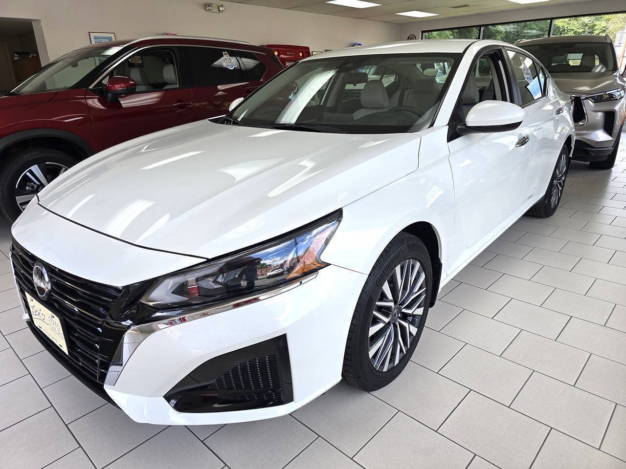 Used 2023 Nissan Altima 2.5 SV AWD/4WD image 1