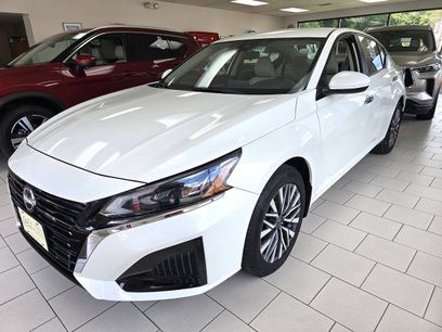 Used 2023 Nissan Altima 2.5 SV