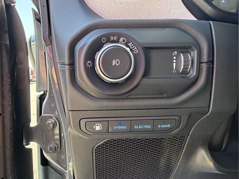Used 2024 Jeep Wrangler Unlimited Sahara AWD/4WD image 12
