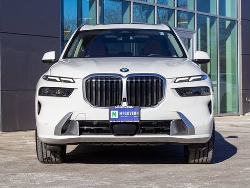 Used 2025 BMW X7 xDrive40i w/ Executive Package image 2