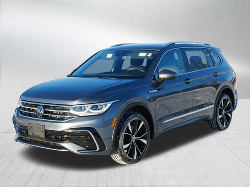 Used 2024 Volkswagen Tiguan SEL R-Line image 3