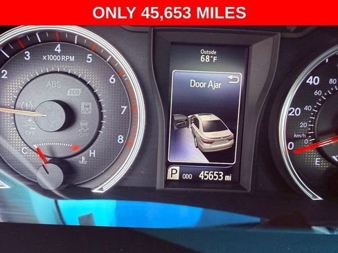 Used 2016 Toyota Camry SE w/ Moonroof Package image 4