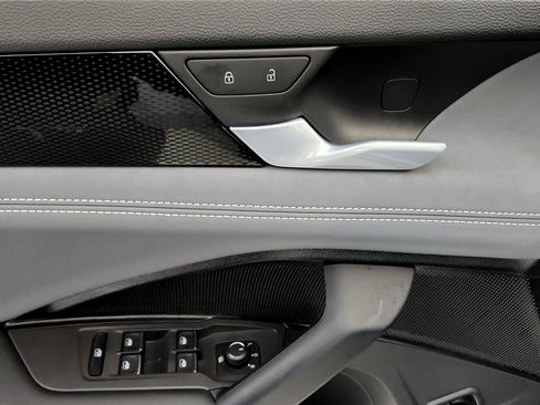 Used 2026 Volkswagen Tiguan SE R-Line image 25