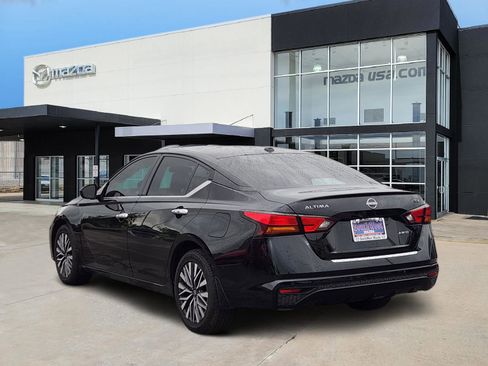 Used 2023 Nissan Altima 2.5 SV image 4