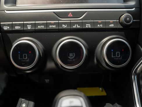 Used 2020 Jaguar E-PACE SE image 30