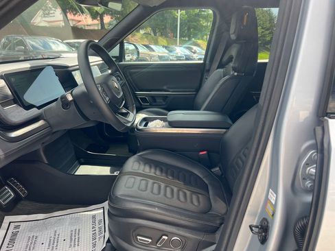 Used 2024 Rivian R1T Adventure image 9