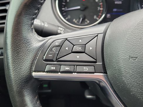 Used 2019 Nissan Rogue SV w/ Premium Package FWD image 29